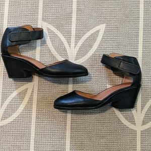 Kenneth Cole Gentle Souls Blaise Wedge Pump